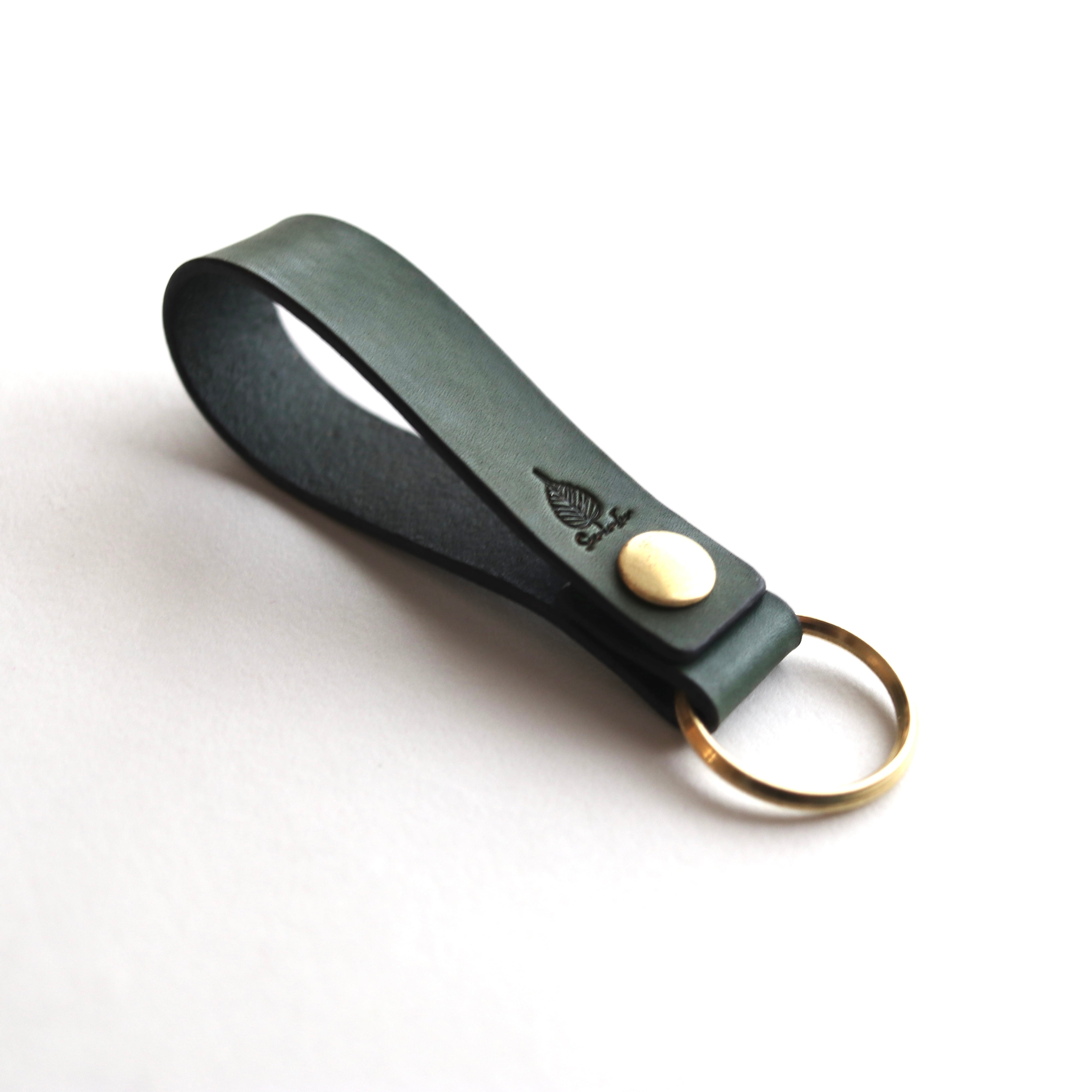 藍とウコンで染めたレザーストラップ