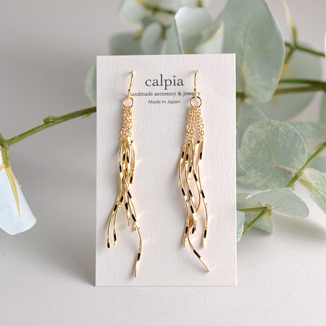 《calpia》ロングウェーブメタルタッセルピアス（イヤリング）