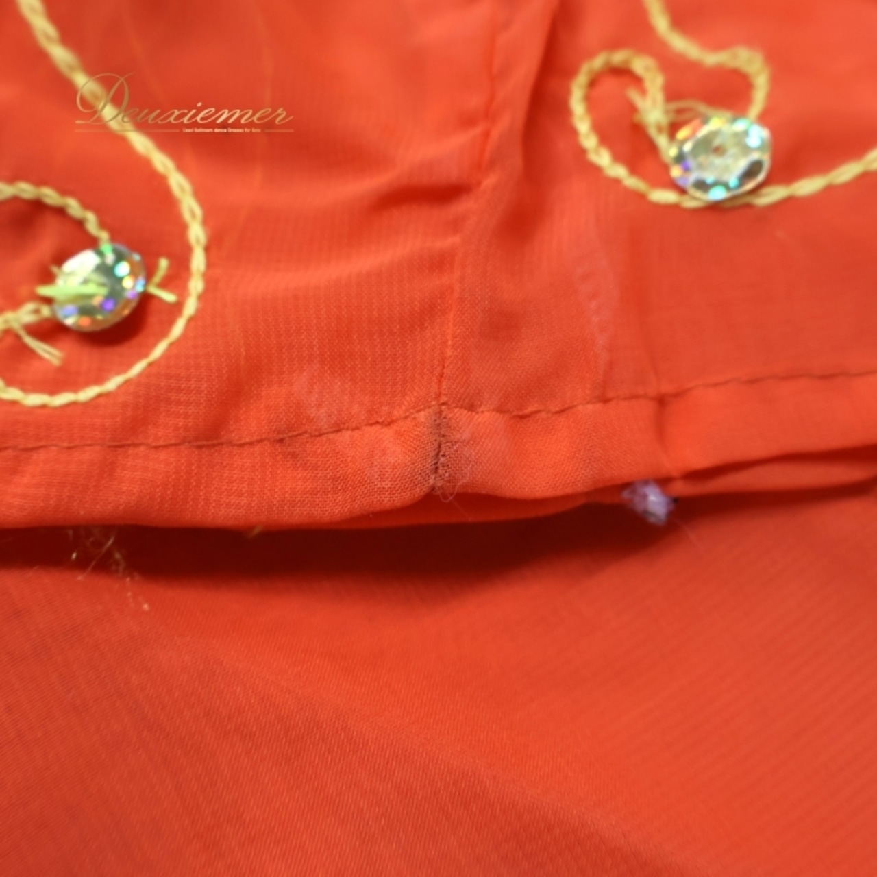 ベリーダンス 衣装 ハリージドレス オレンジ系 スパンコール ビーズ 橙 黄 金 ガラベーヤ ワンピース ドレス 爽やか 羽織り 民族舞踏 ダンス衣装 刺繍 ステージ衣装 華やか 鮮やか 豪華 装飾 明るい 透け感 ゴールド系 イエロー系