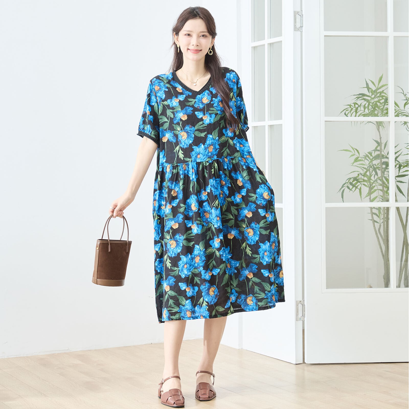 TRUBE 花柄プリントVネックコットン半袖ワンピース【L~LL】ブラック