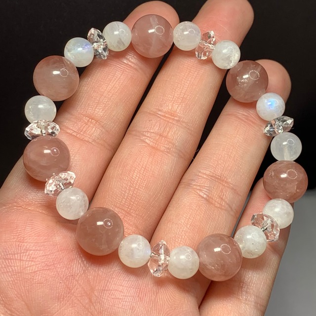 ディープローズ×ホワイトラブラドライト デザインブレスレット