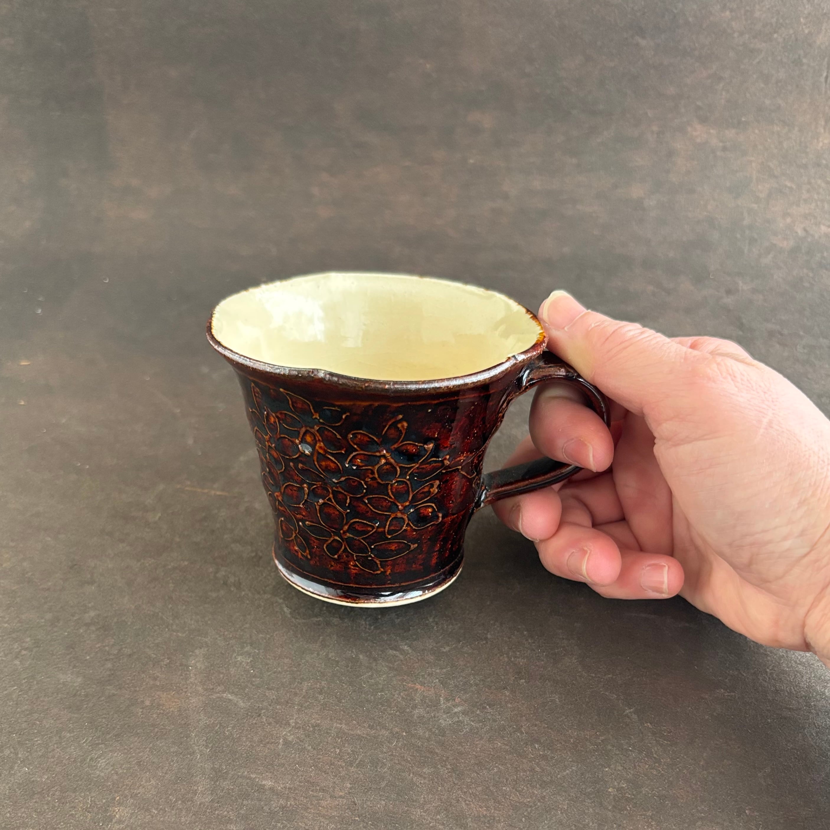 土和のルリエフ　飴釉　お花形ミニマグカップ