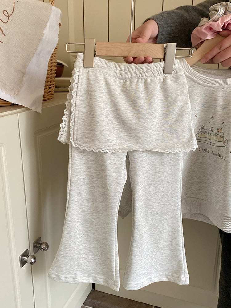 スカート付フレアパンツ×イラストトレーナー　セットアップ