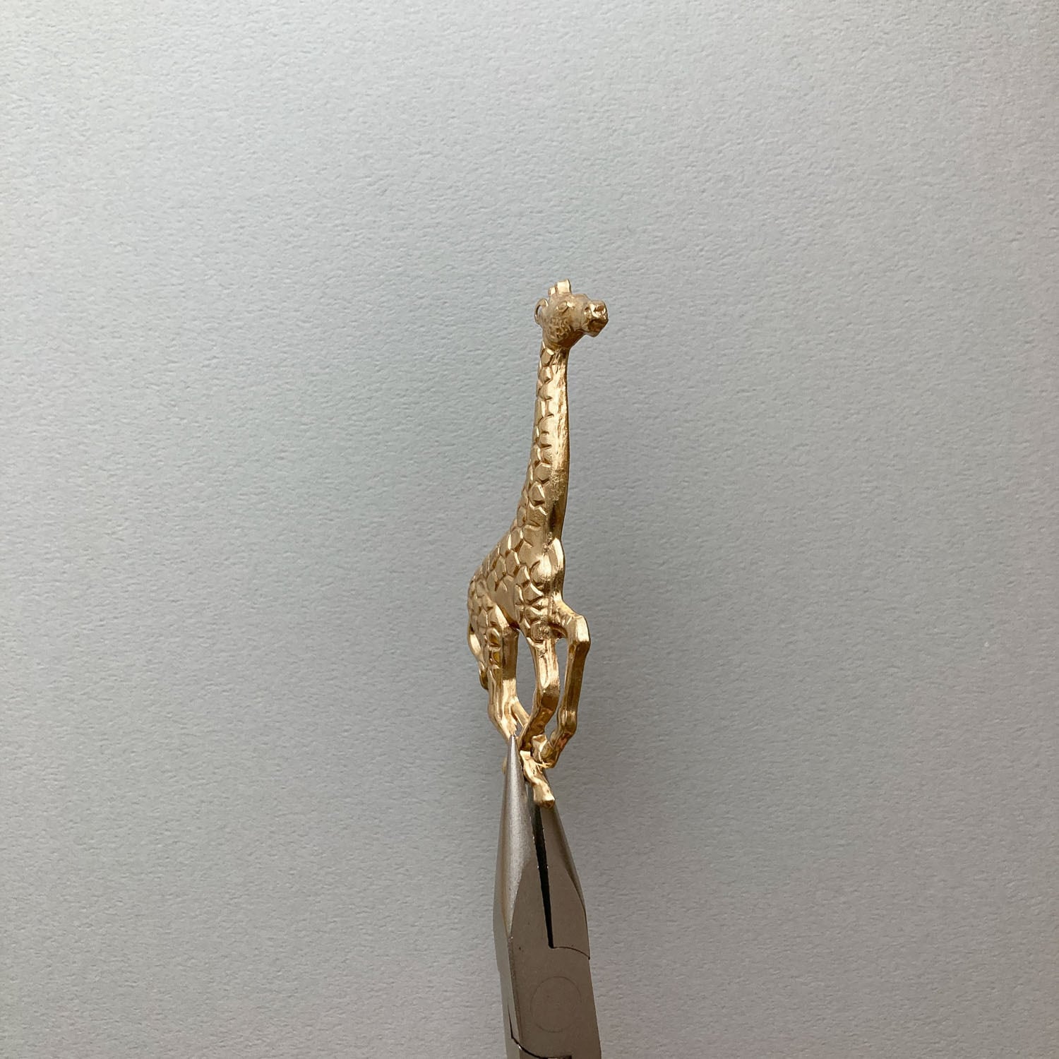 最終入荷〉USA真鍮 キリンの横向き大ぶりチャーム | Dua-アクセサリー