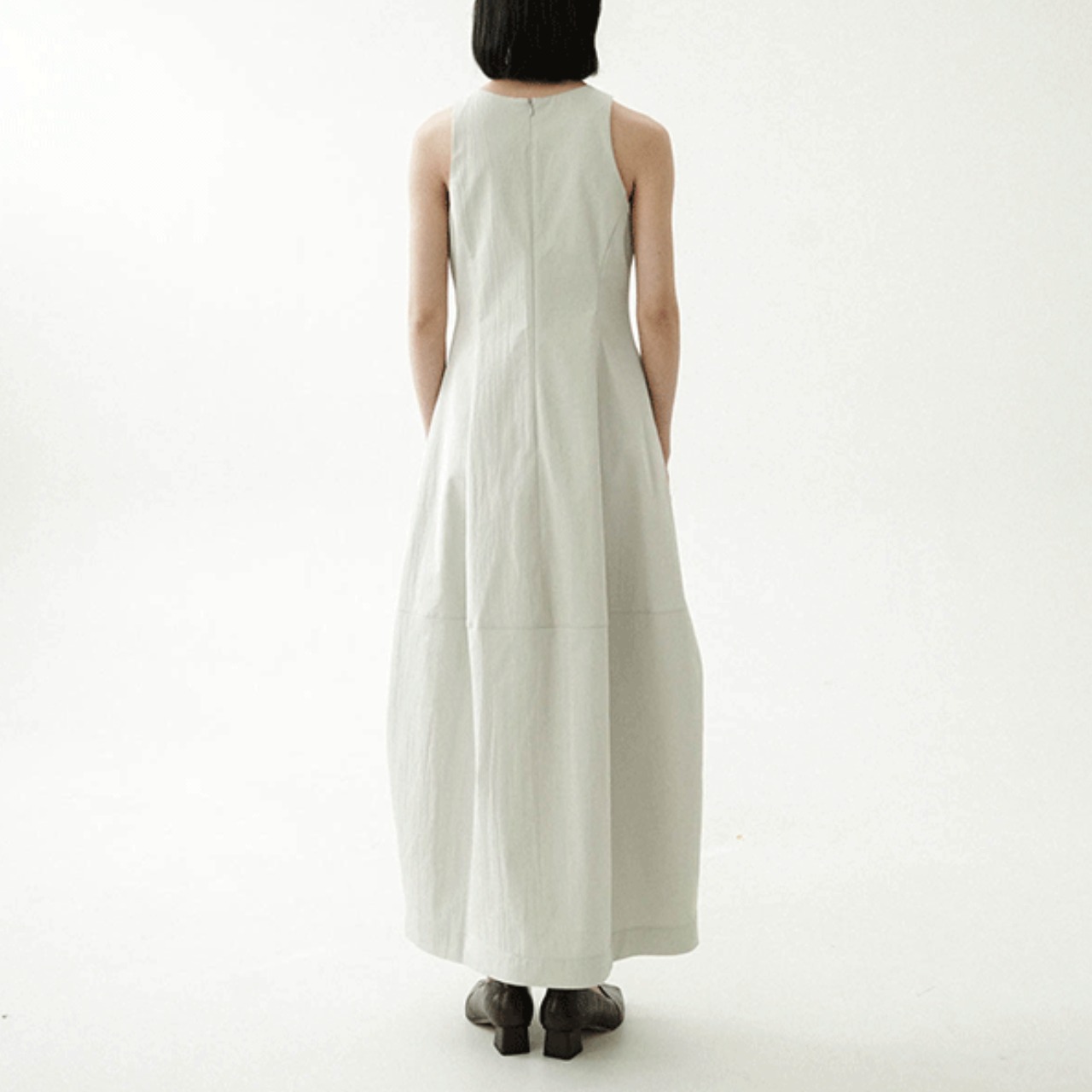 Sleeveless Tapered dress  T4493