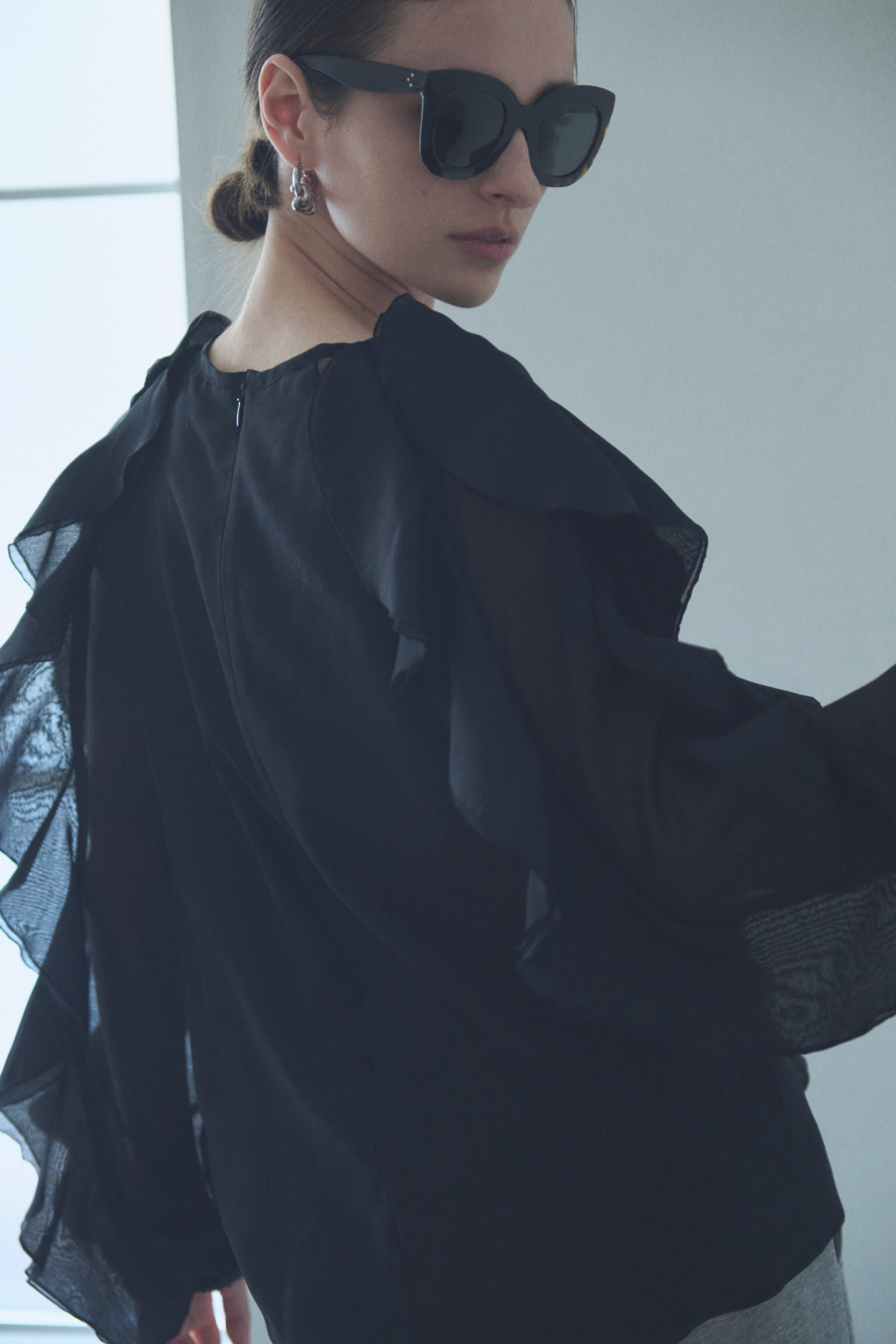 Line Frill Blouse | Bluelea