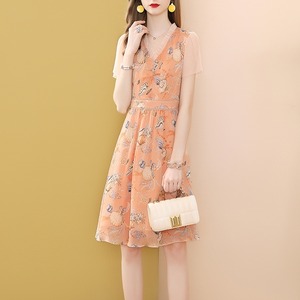 ワンピース レディース 送料無料 フレアワンピース フレア シフォンワンピース シフォン 涼し 透け感 Vネック 半袖 抜け感 こなれ感 かわいい 大人可愛い ふんわり おしゃれ お洒落 ガーリー キュート 上品 エレガント 大人女子 ウエストマーク 細見え ハイウエスト 体型カバー 脚長 美脚 切り替えデザイン ビタミンカラー 暖色 貝殻 マリン マリン柄 春 春服 夏 夏服 プリント 普段使い モテ デート お出かけ スタイル 10代 20代 コーデ ファッション 女子会 Aライン スリム 2021