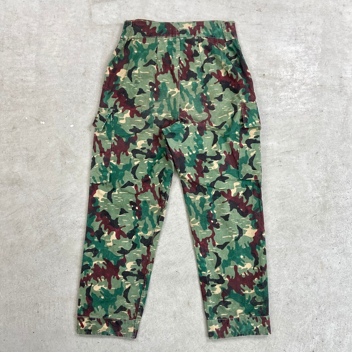 50〜60年代 スペイン軍 アメーバカモ リバーシブル フィールドパンツ メンズW31相当 古着 50s 60s VINTAGE ヴィンテージ ユーロミリタリー パラトルーパーパンツ カーゴパンツ 迷彩柄 総柄 カモフラ グリーン カーキグリーン ブラウン 緑 茶色 e7813c124f8d012ded27d76b47b13a
