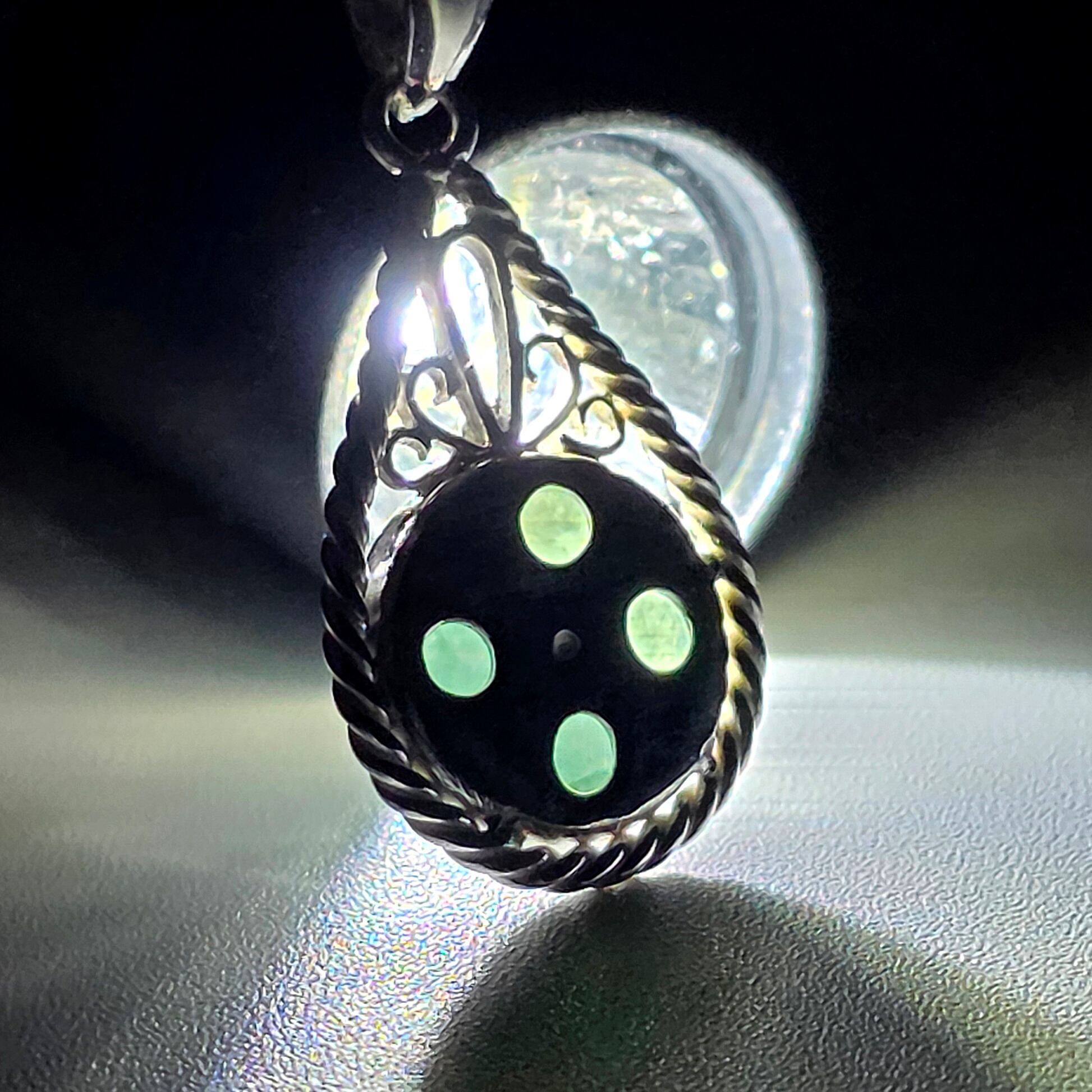 入コン沢ペンダントトップ:糸魚川翡翠:金具シルバー(SV925)付き