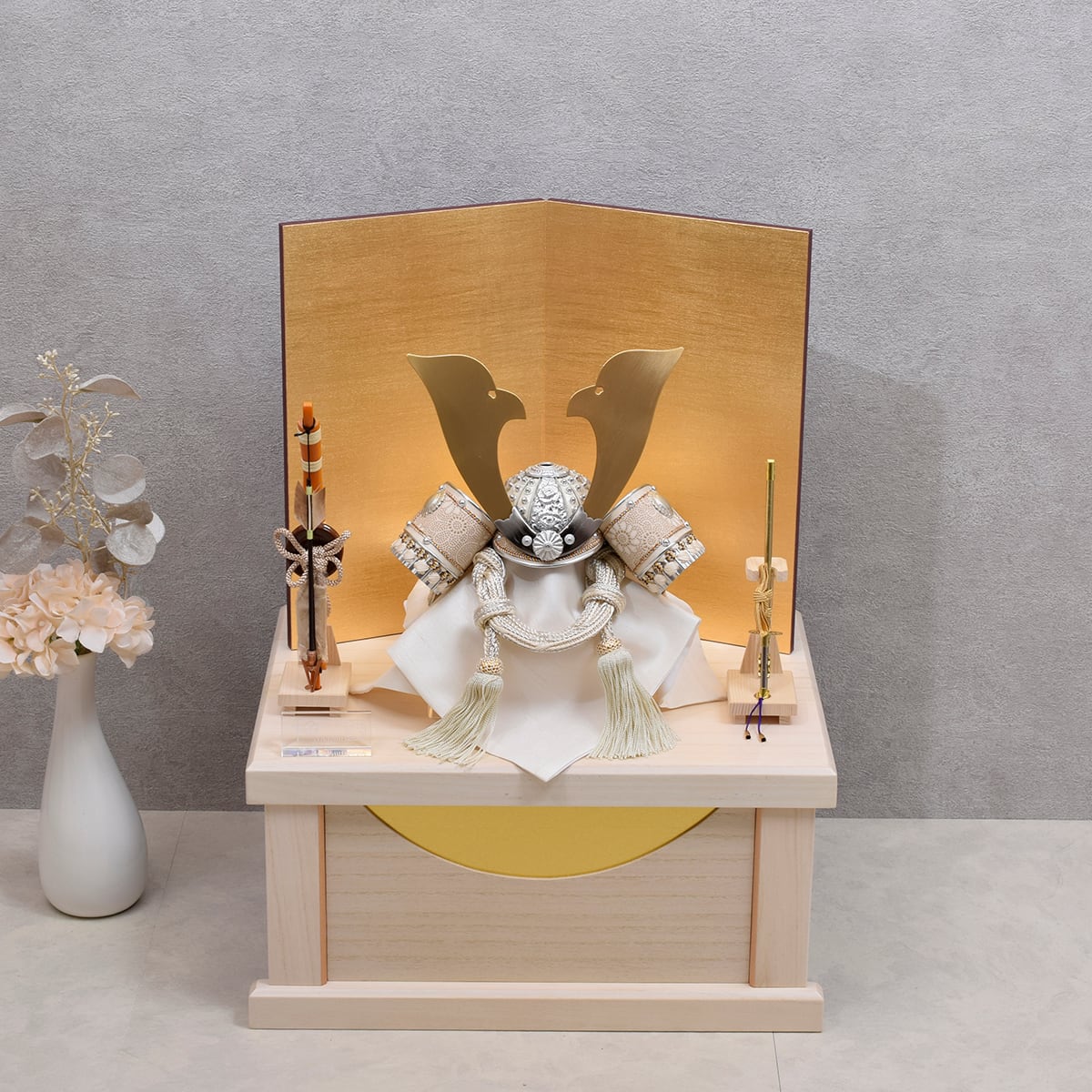 ✨美品！五月人形一式 兜 飾り [ 白金向い龍 ] こどもの日 端午の節句 五月人形 コンパクト おしゃれ 兜飾り オルゴール付 端午の節句