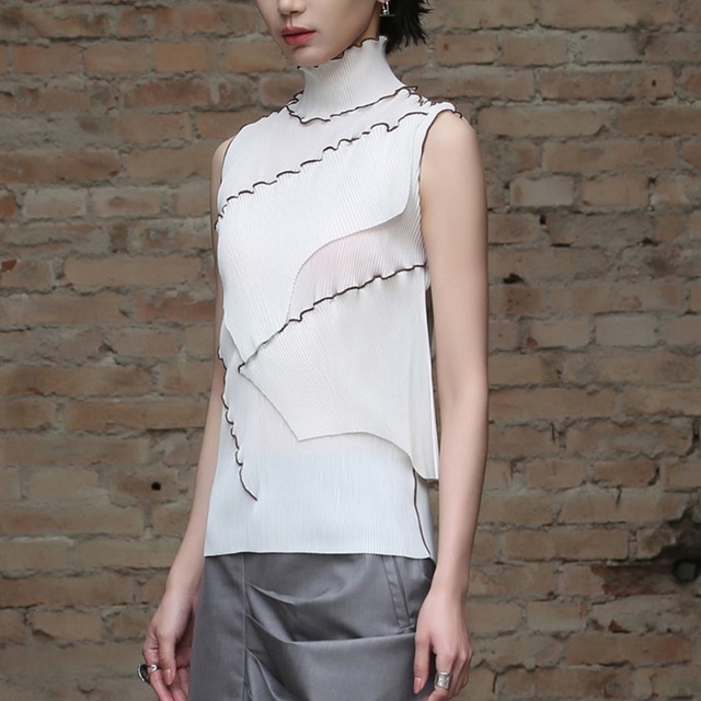 switching design high-neck sleeveless top　L0601