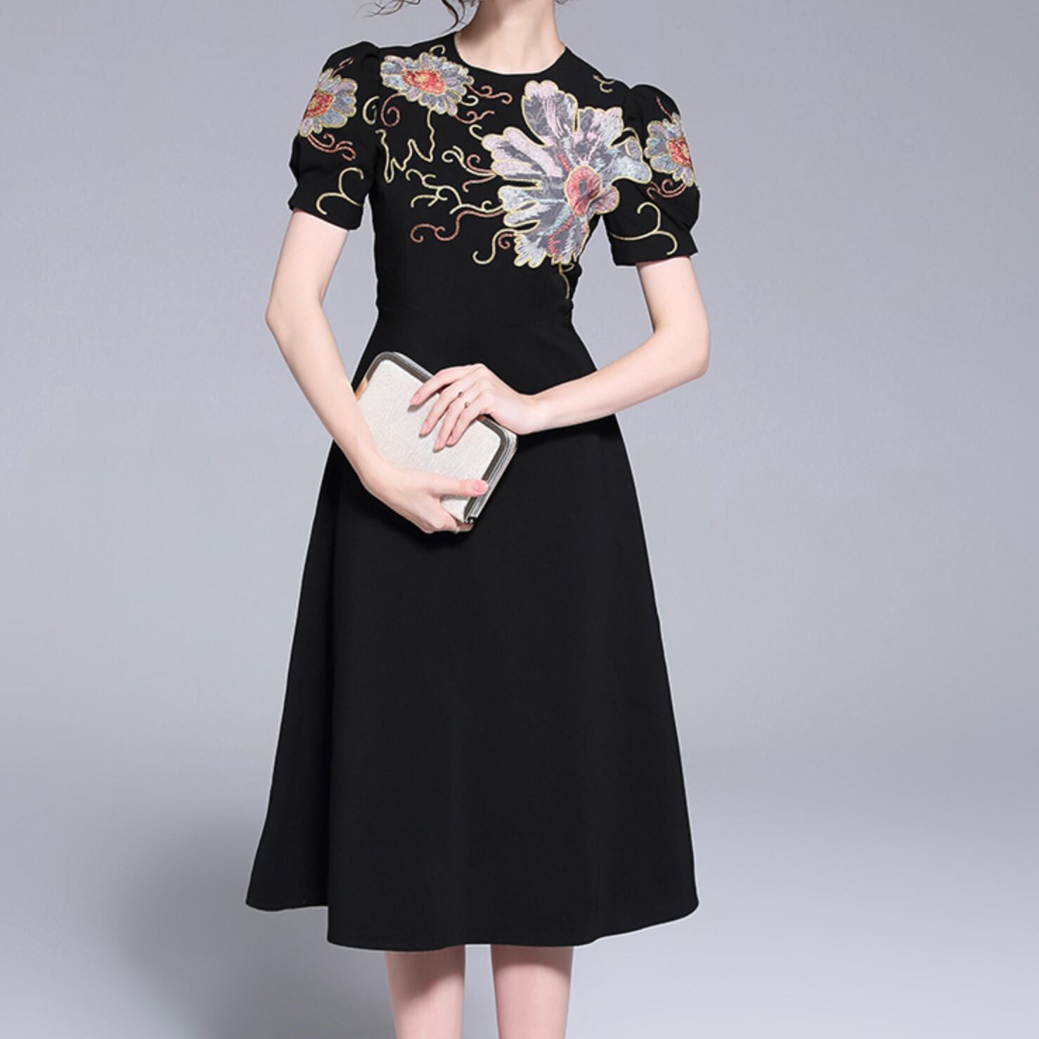 ドレス ワンピース レディース ワンピドレス ミモレ ミモレ丈 袖あり 半袖 ラウンドネック フレア スリム タイト 細身 Aライン 刺繍 かわいい 大人可愛い きれいめ シンプル カジュアル 大人 上品 おしゃれ お洒落 かっこいい レトロ 大人女子 こなれ感 ルーズ 個性的 クール モード系 エレガント 主役級 存在感 とろみ感 抜け感 柄 春 夏 秋 20代 30代 40代 デート お出かけ 女子会 休日 パーティー イベント 着回し 普段使い 韓国 韓国系 送料無料 ファッション コーデ