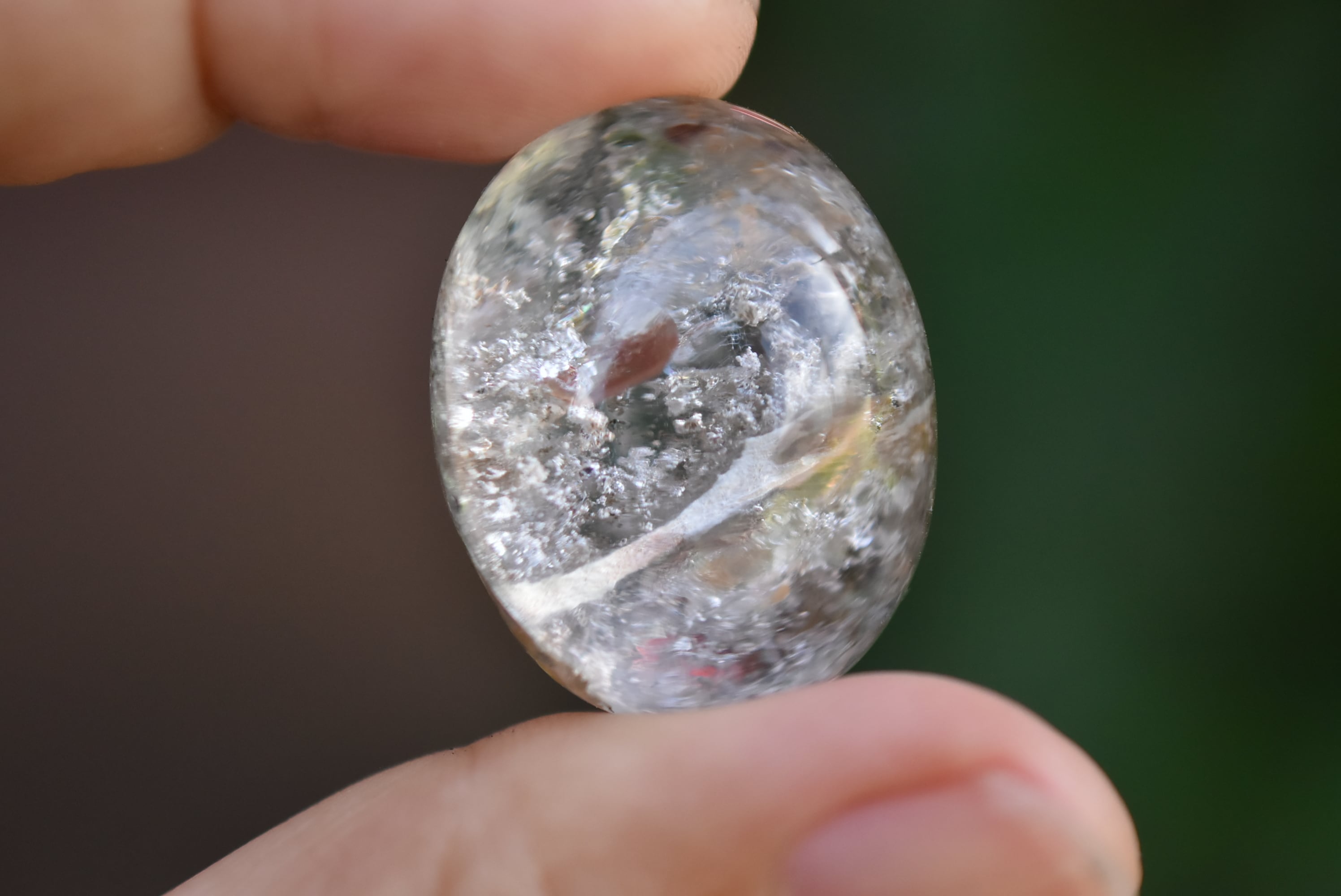 虹と貫入☆ホワイトガーデンクォーツs971 | Funky garuda Stone