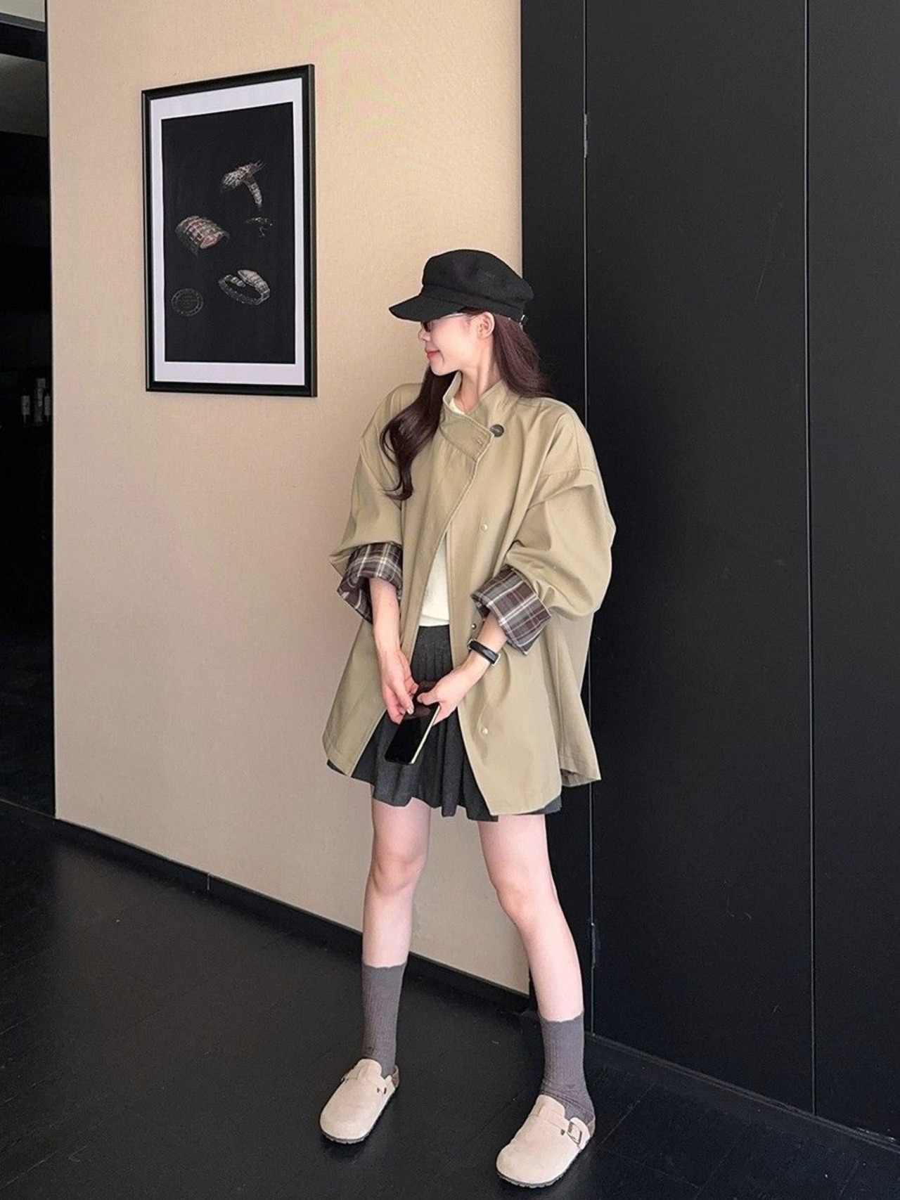 レトロなチェックが映えるロンドントレンチコート