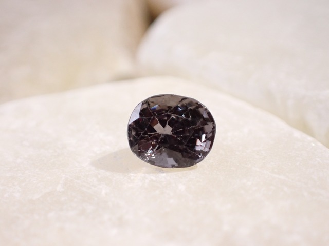 スピネル　0.81ct　[C13‐464]