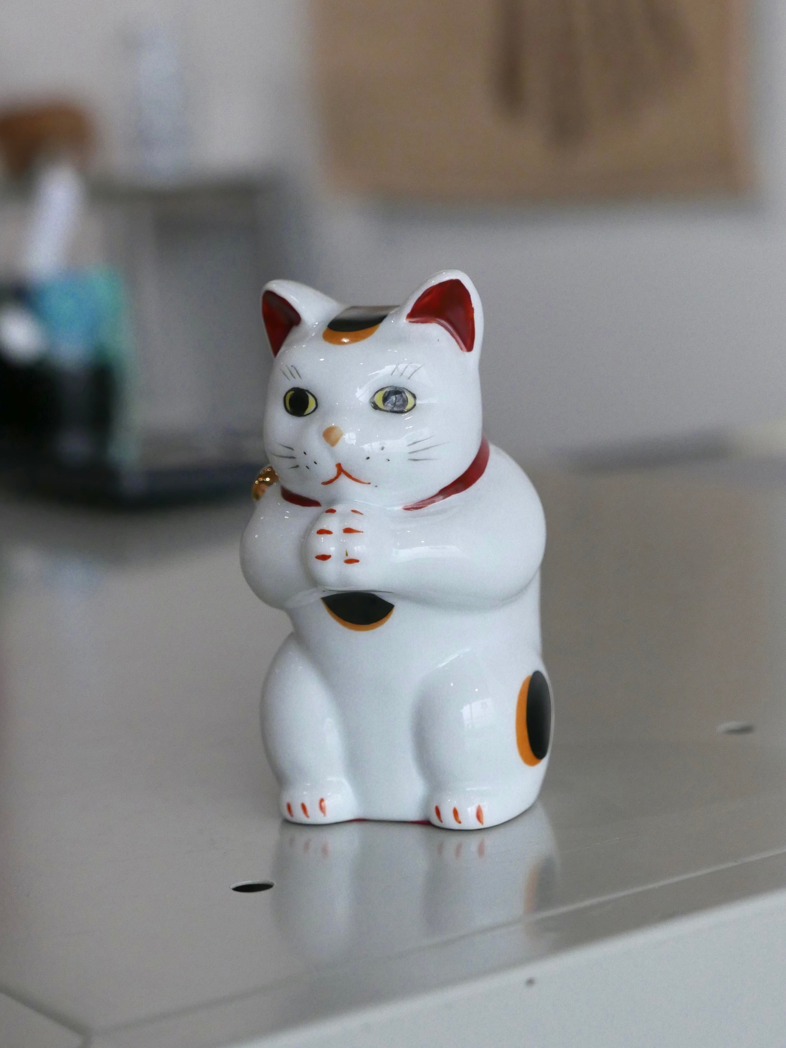 old japan " 拝み猫 "