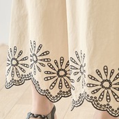 TRUBE フラワースカラップ裾刺繍ワイドパンツ