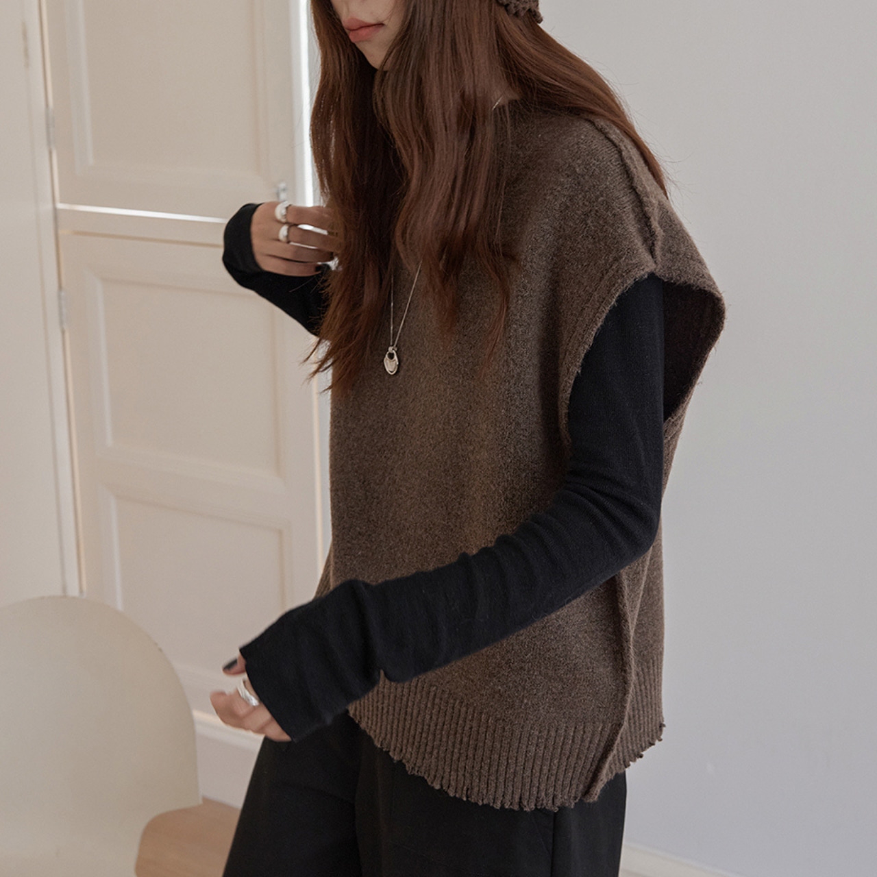 Minimal Sleeveless Knit Vest T3712