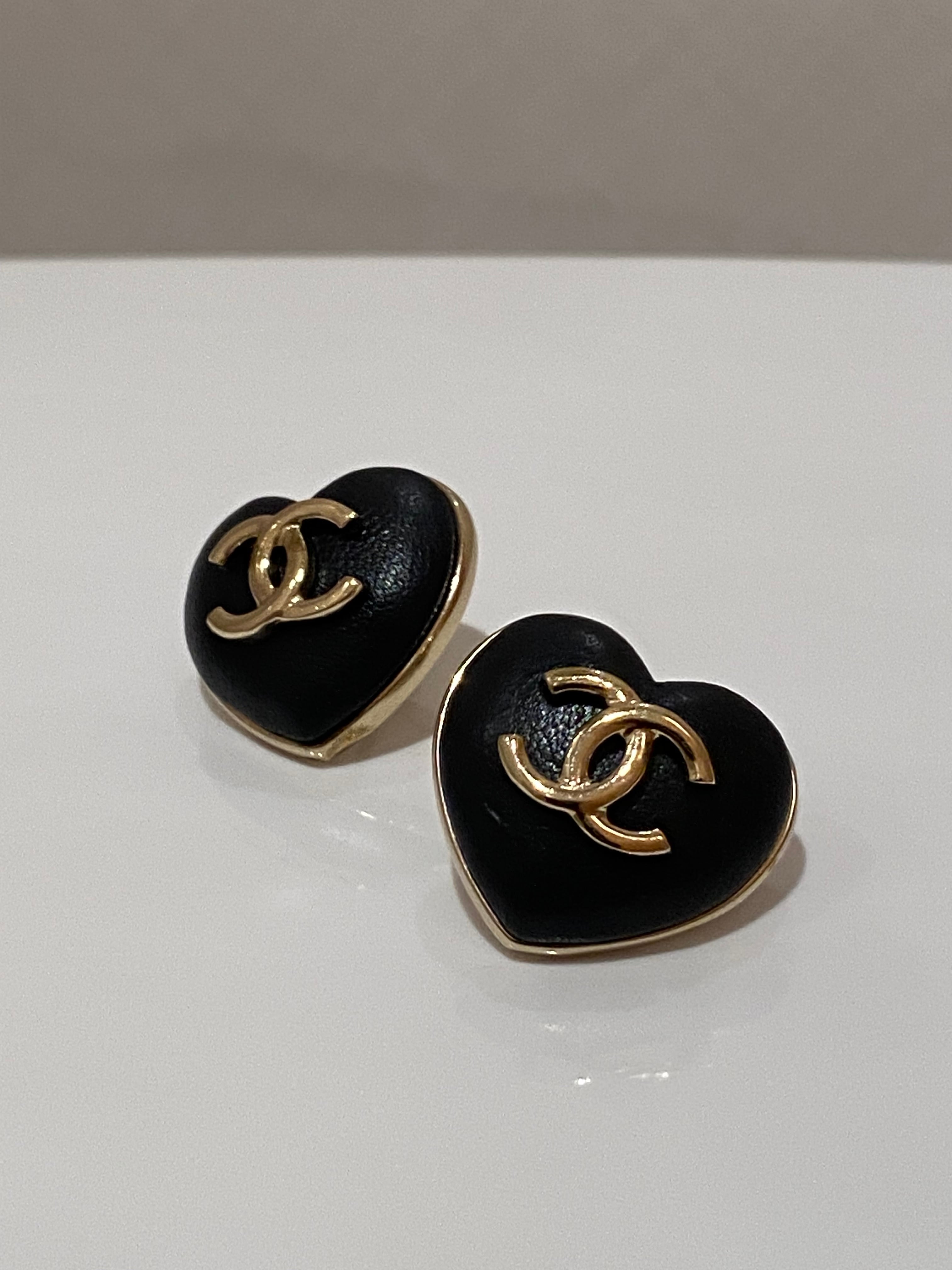 CHANEL ピアス ハート レザー ココマーク 22年モデル | Shelly Vintage