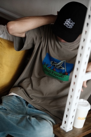 FILTER017® Daily Explorer™ グラスホッパー グラフィック Tシャツ