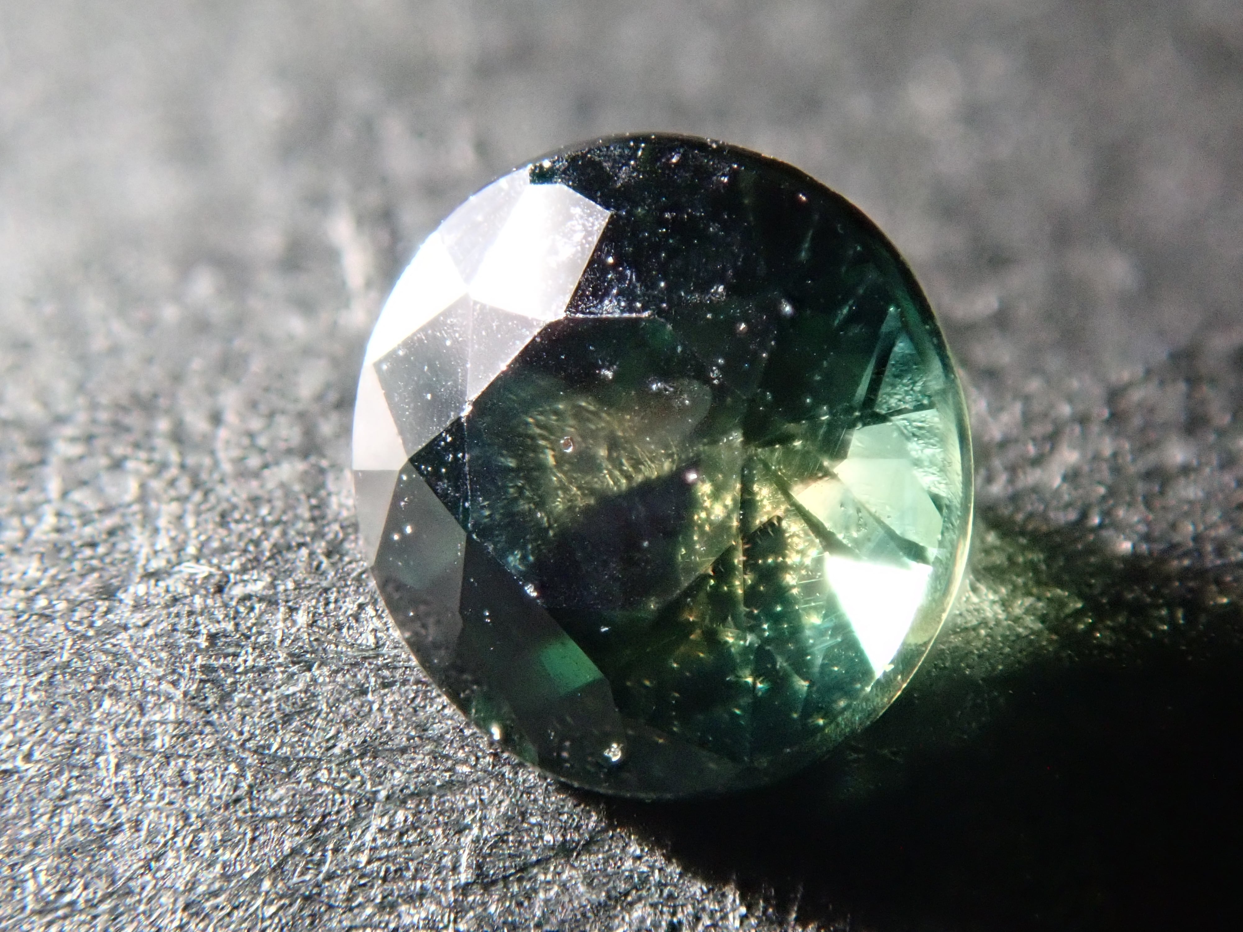 【新商品】タイ産バイカラーサファイア 0.305ct