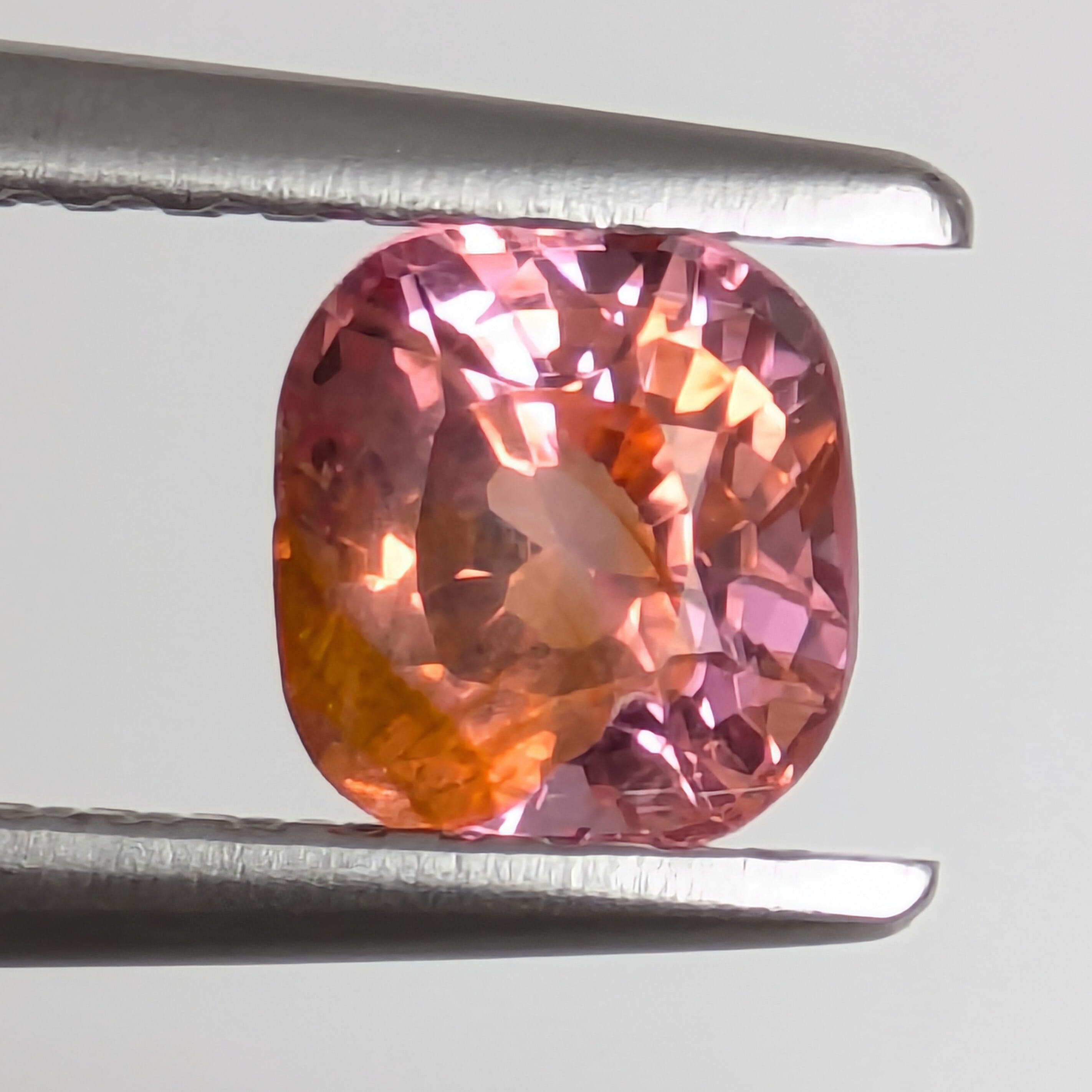 バイカラースピネル ルース ミャンマー・モゴック産 【0.83ct