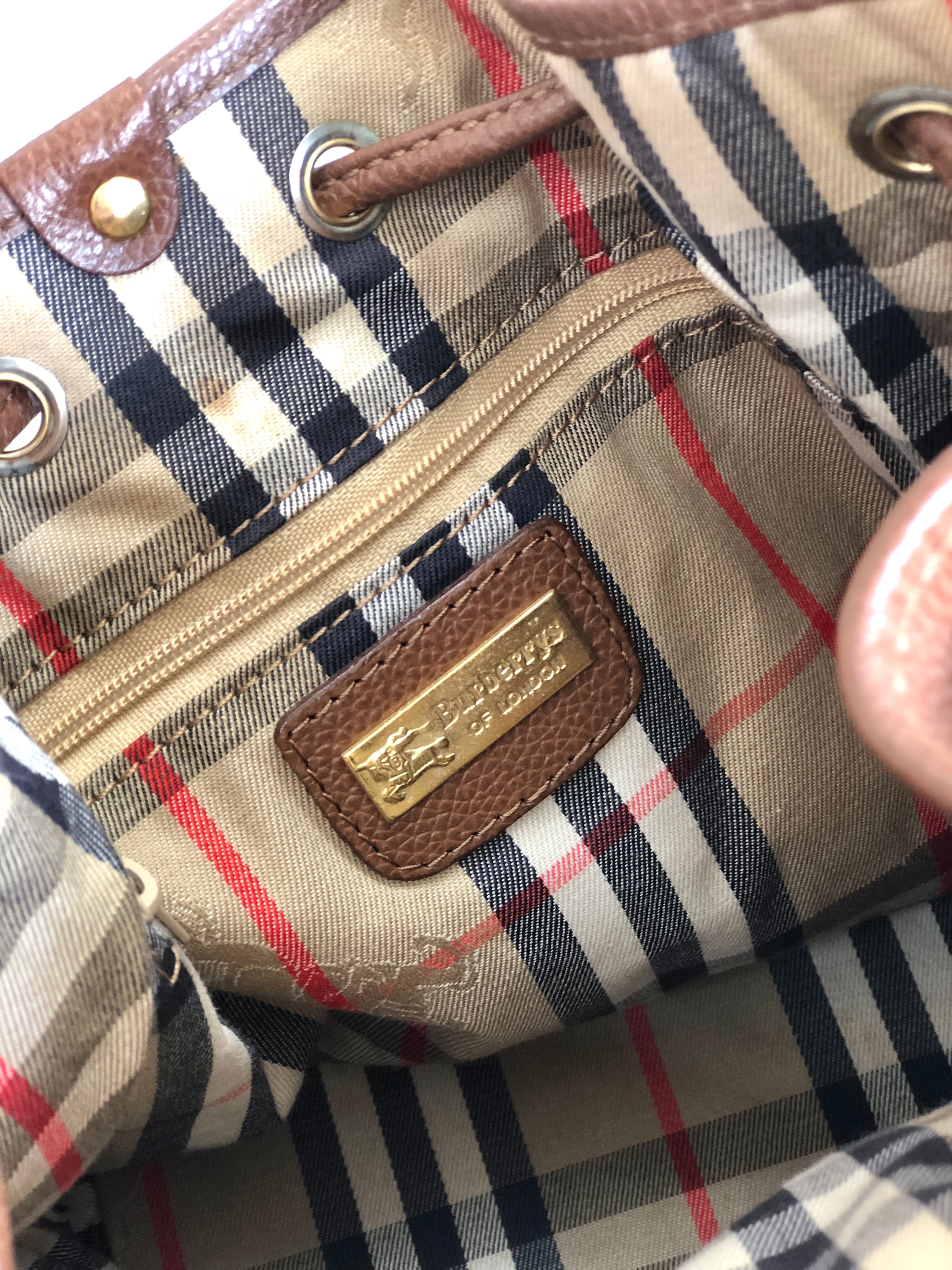 Burberrys' バーバリーズ ロゴ エンボスレザー 巾着 ショルダーバッグ