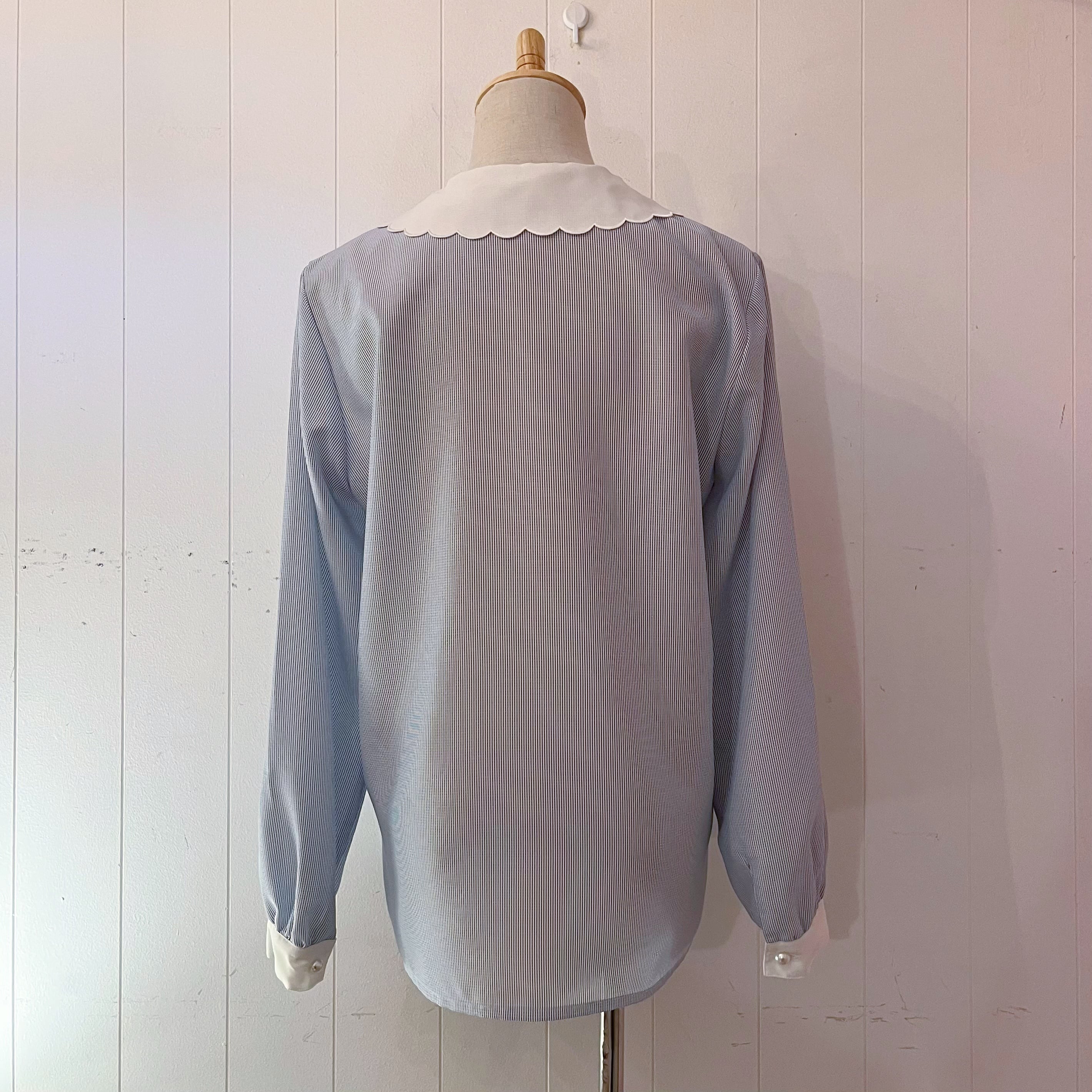 scallop collar pearl button blouse
