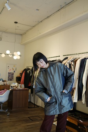 ナイロンキルティングフーデッドコート