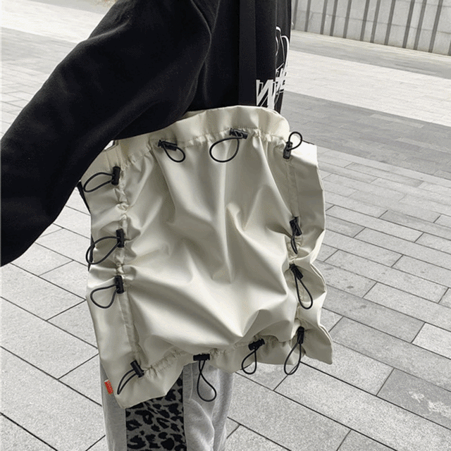 Mivor色づく街ギャザーデザインのトートバッグ