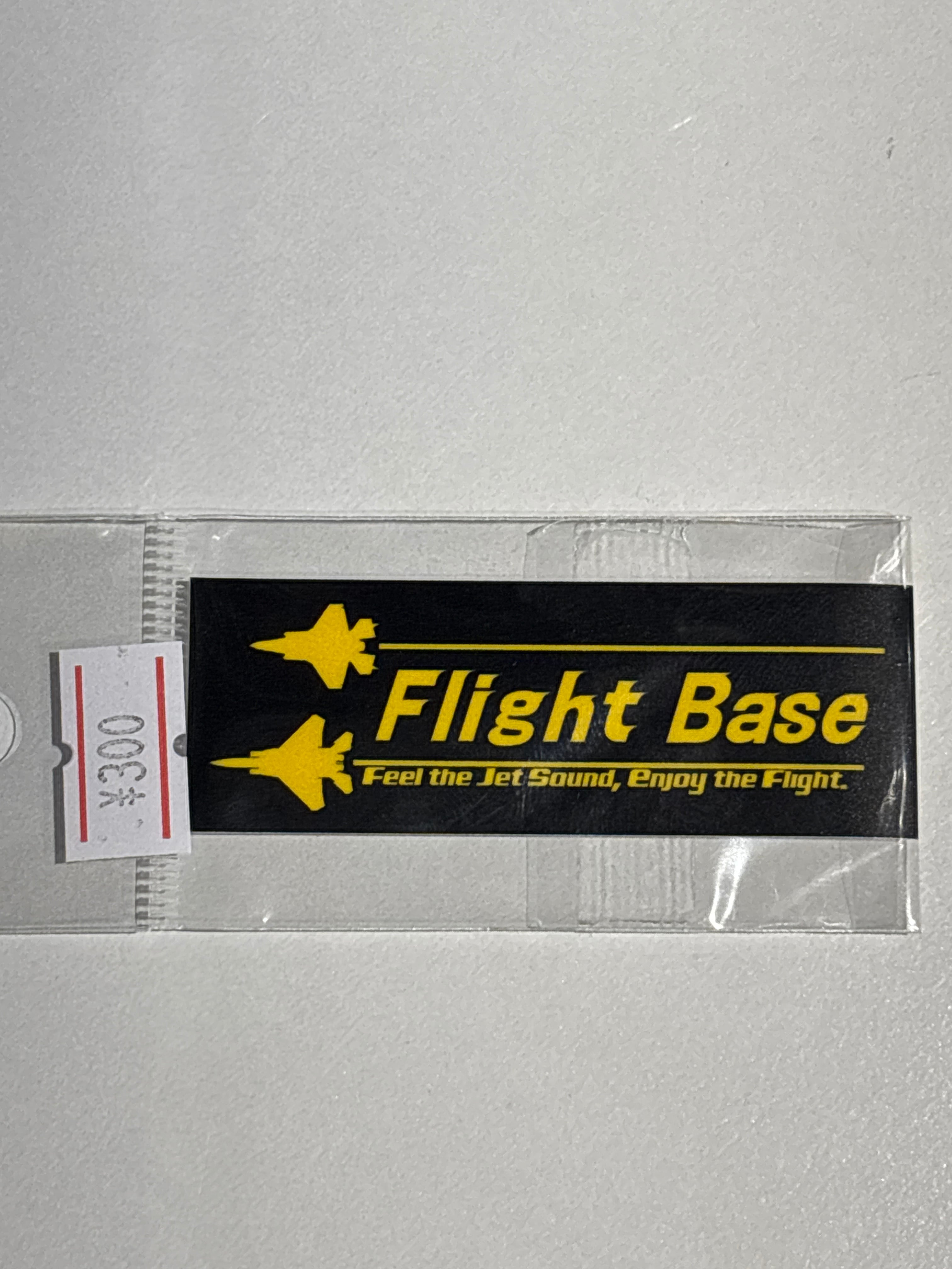 Flight Base ステッカー 黒地×黄色字 | Flight Base 新田原（空の駅竜馬）