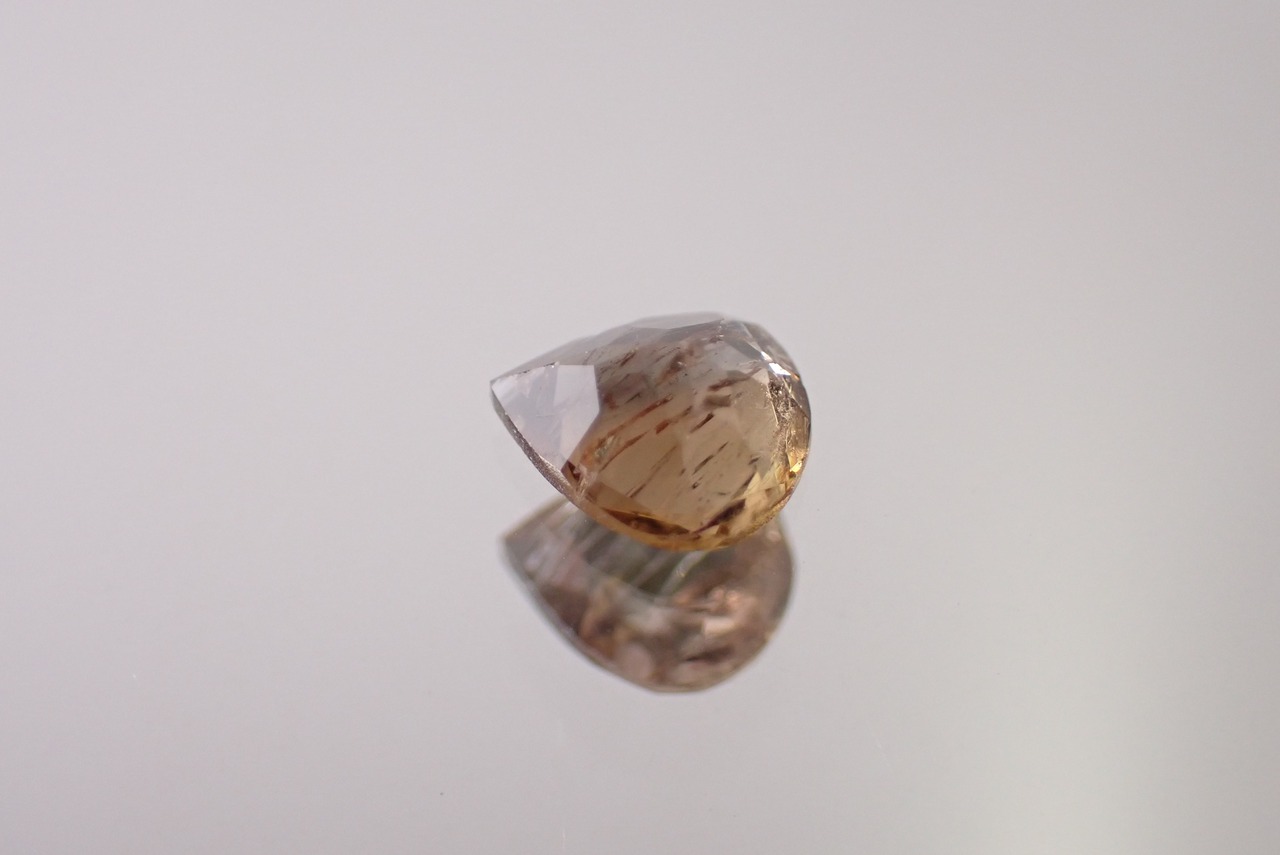 アキシナイト　0.60ct　[C7‐641]