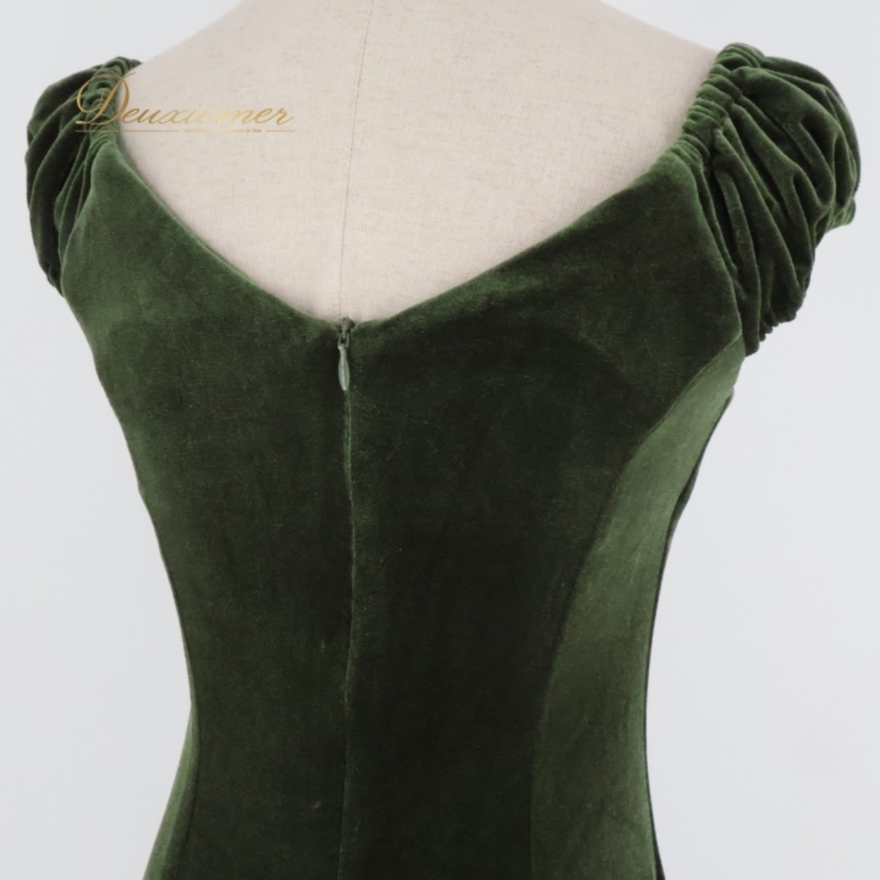 フラダンス 衣装 ワンピース ドレス グリーン系 ノースリーブ ベロア 無地 シンプル 上品 華やか 光沢感 高級感 きれい 鮮やか 大人っぽい 緑 ハワイアン アロハ ハワイアンプリント フラ ダンス レッスン 練習 おしゃれ パーティー スタイリッシュ