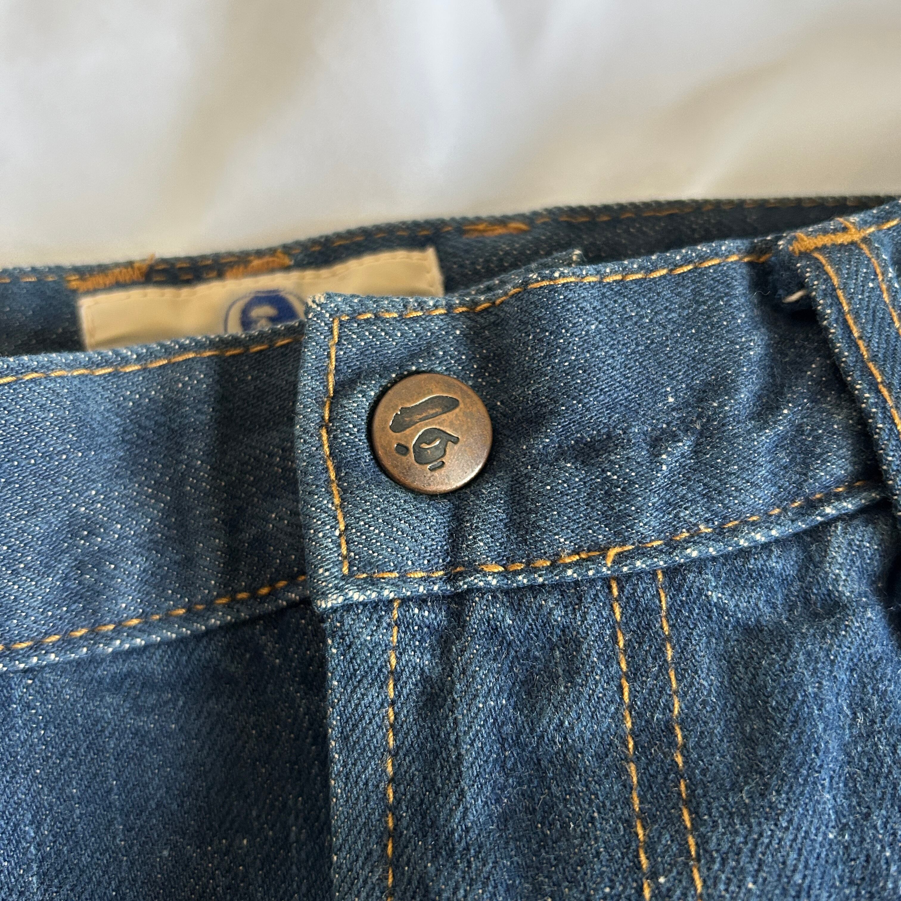 A BATHING APE デニムパンツ A BATHING APE ダークブルーデニムパンツ 世界屈指の技術で作り上げる