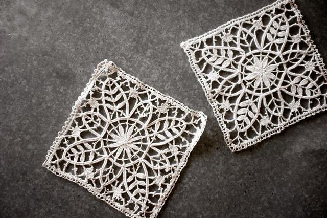 フランス リネン 万華鏡的植物たちのボビンレースドイリーa アンティーク