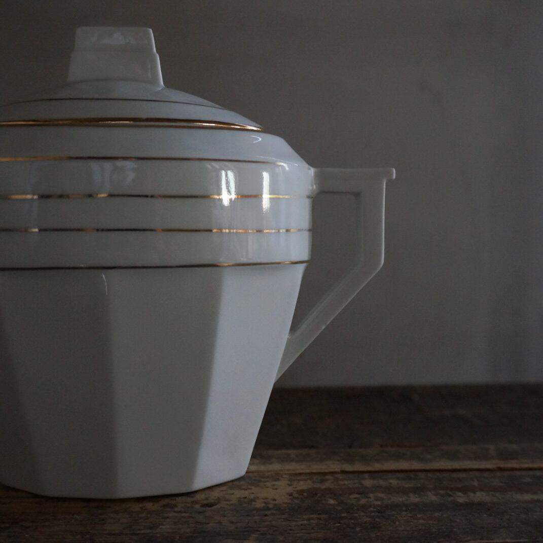 古いフランスの陶器ポット