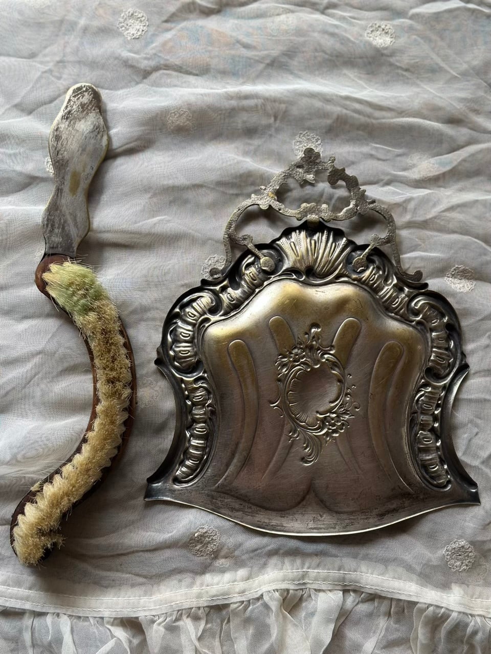 黄金色のダストパン＆ブラシセット | Brocante de La Cocotte