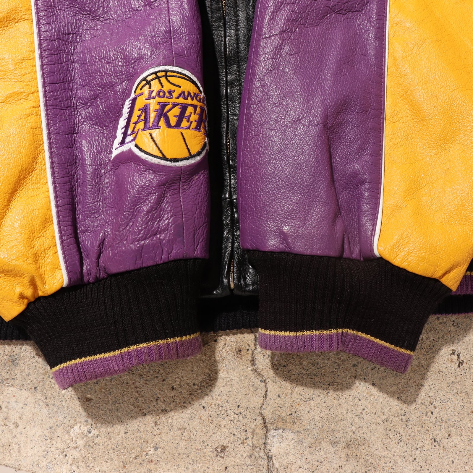 美品 XL Los Angeles Lakers 総刺繍 本革 レザージャケット レイカーズ ...