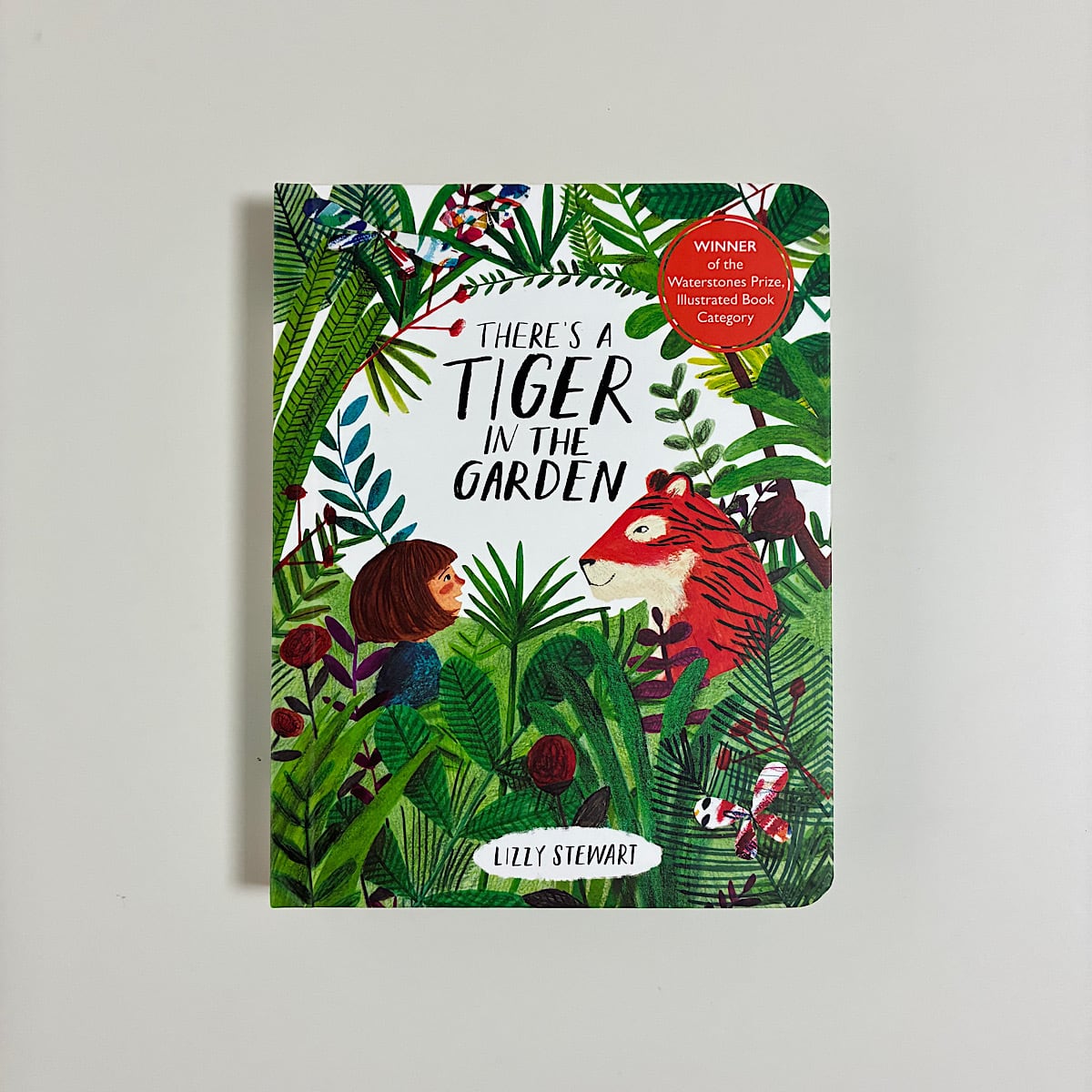 ボードボック】There's a Tiger in the Garden | 素敵な洋書絵本のお店