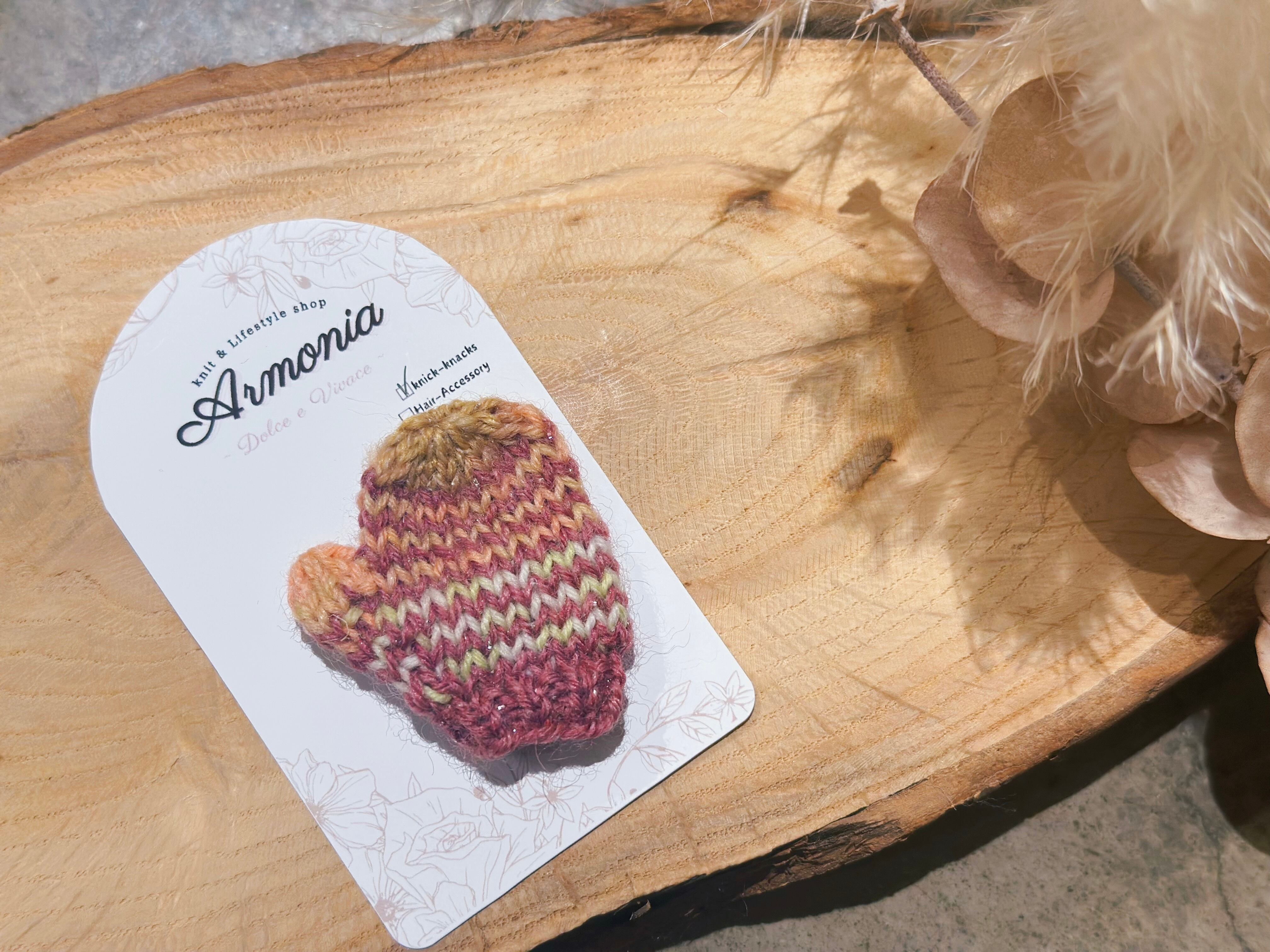 手編みの手袋ブローチ パープル