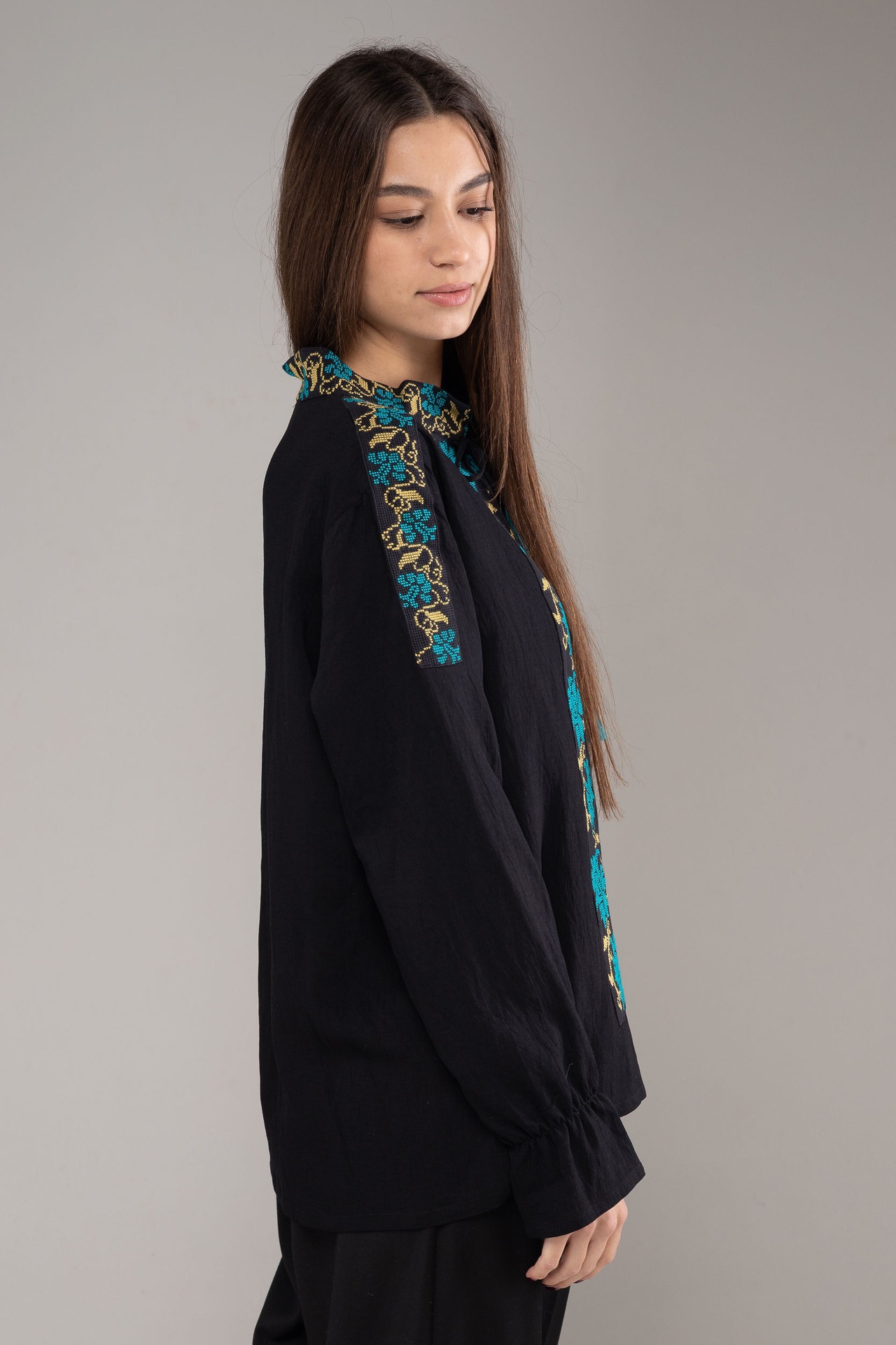 ウクライナ刺繍ヴィシヴァンカ　バルーン袖　手刺繍　麻　レディース・フリーサイズ - 6