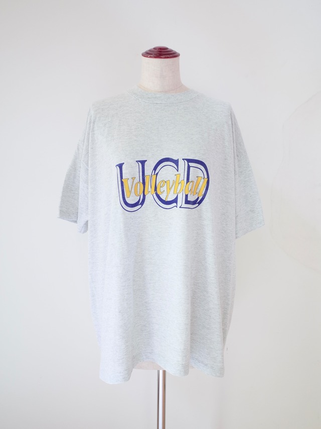 90s UCD volleyball tee