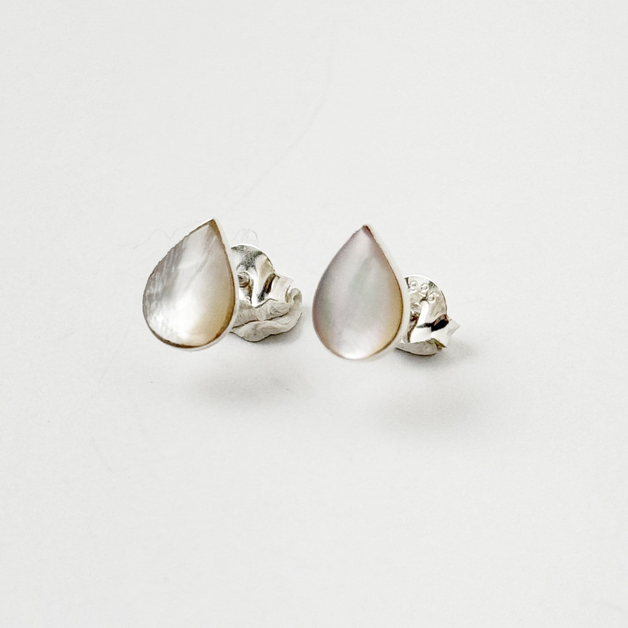 再入荷】白蝶貝 ドロップ スタッドピアス | 【公式通販】鎌倉の