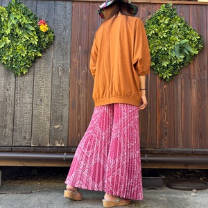 ペイズリー柄たっぷりプリーツパンツ