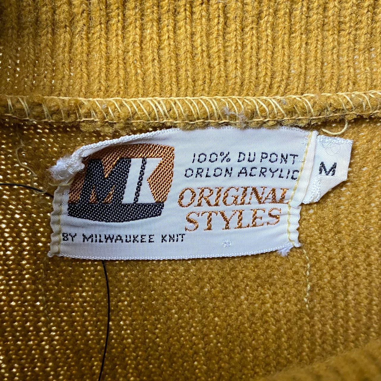 vintage 1970’s switching design turtle neck sweater