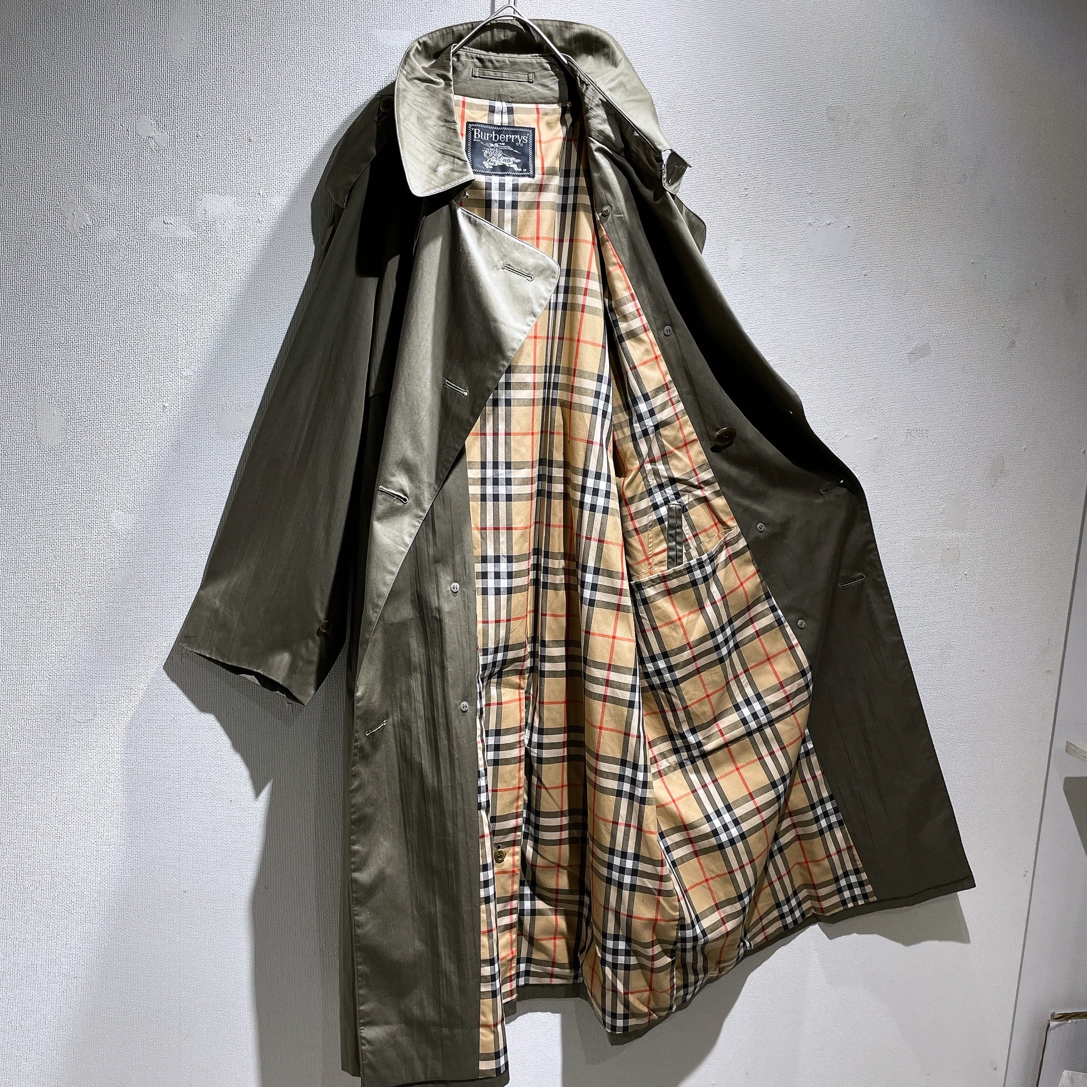 1970- 80s ” Old Burberrys ” Beautiful silhouette Special vintage trench coat