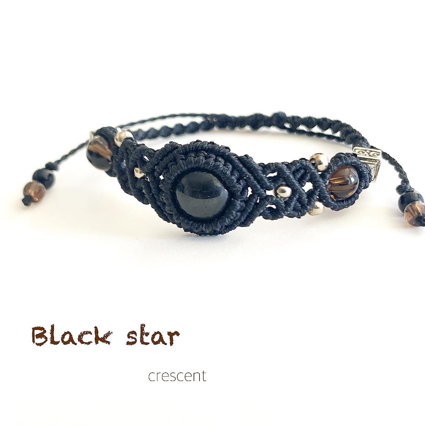 ブラックスターのマクラメ編みブレスレット | crescent-天然石