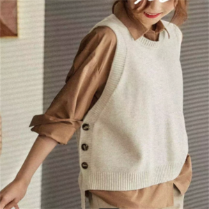 【送料無料】 セーター ベスト トップス 3色 ロング丈 ゆったり ゆる オーバーサイズ ノースリーブ Uネック Aライン フレア プルオーバー ボタン 厚手生地 ブラック ベージュ ブルー モノトーン ニュアンスカラー かわいい 大人可愛い 大人女子 こなれ感 シンプル カジュアル 大人 おしゃれ お洒落 ラフ ヘルシー 無地 秋 冬 20代 30代 40代 女性用 レディース 10代 デート お出かけ お茶会 女子会 休日 演奏会 授業参観 着回し プチプライス デイリーユース 普段使い ファッション