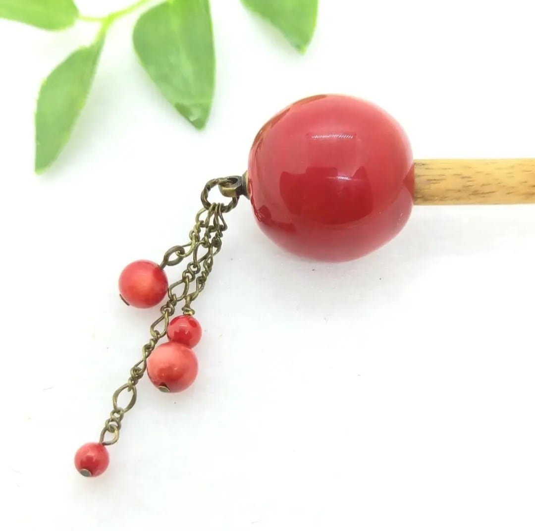 純赤のとんぼ玉・木製かんざし