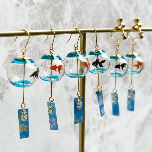 夏を満喫！大人可愛い 風鈴ミニチュアピアス イヤリング　金魚花火